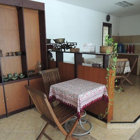 Rumah Polonia Guest House ジャカルタ エクステリア 写真