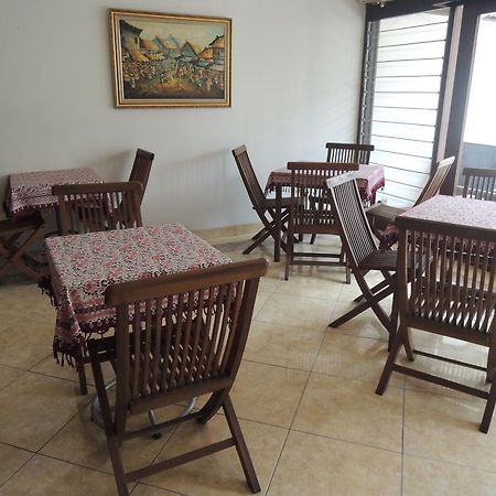 Rumah Polonia Guest House ジャカルタ エクステリア 写真