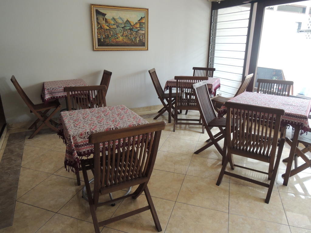 Rumah Polonia Guest House ジャカルタ エクステリア 写真